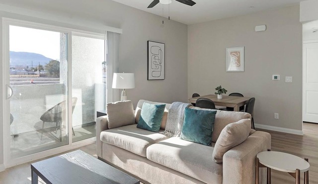 Landing | Stunning 1BD, Rooftop Lounge, Pool