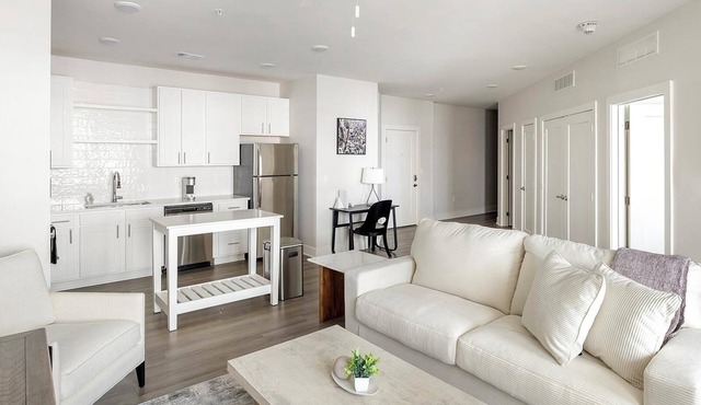 Landing | Stunning 1BD, Clubhouse, Courtyard