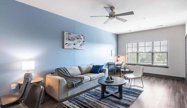 Landing | Stunning 1BD, Gym, Clubhouse