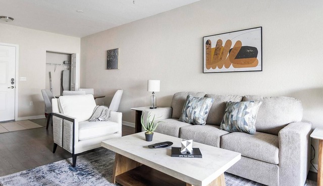 Landing | Stunning 1BD, Courtyard, Tennis Court