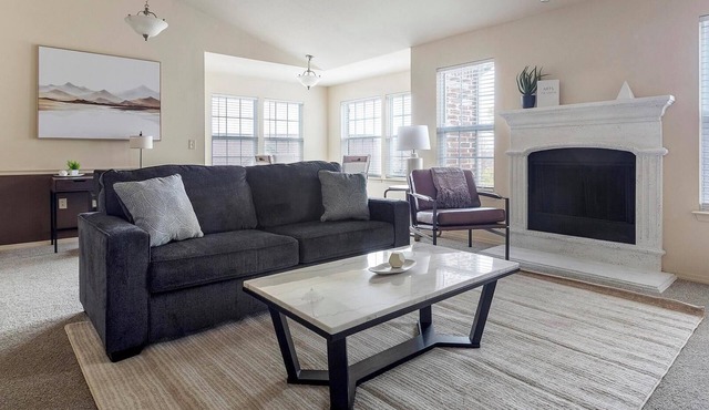 Landing | Stunning 2BD, Gym, Pool
