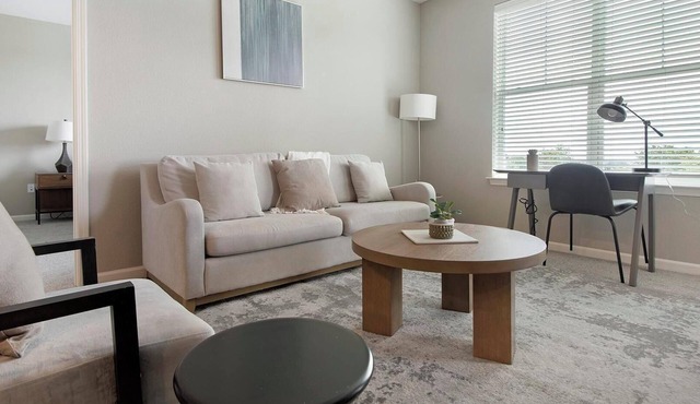 Landing | Stunning 2BD, Pool, Clubhouse