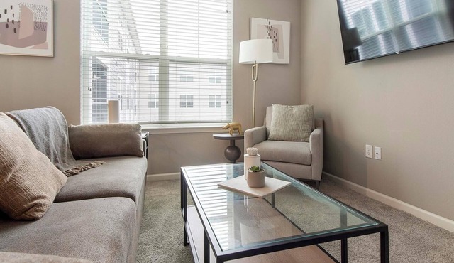 Landing | Stunning 2BD, Clubhouse, Pool