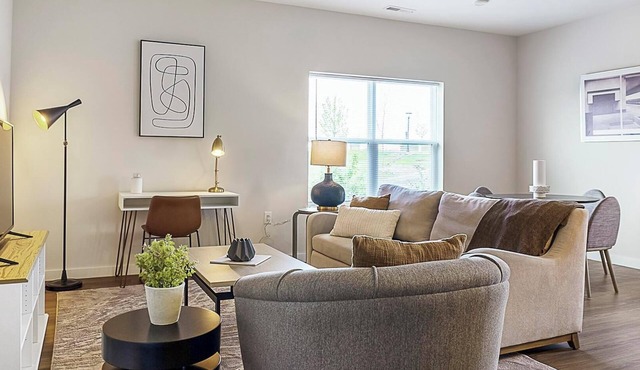 Landing | Stunning 2BD, Courtyard, Gym