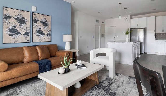 Landing | Stunning 2BD, Gym, Clubhouse