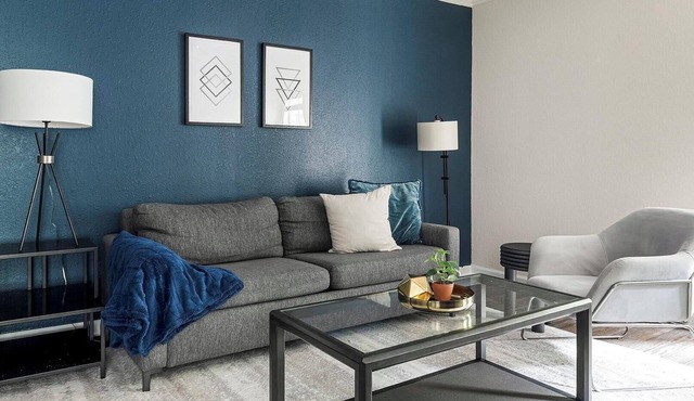 Landing | Stunning 2BD, Tennis Court, Gym