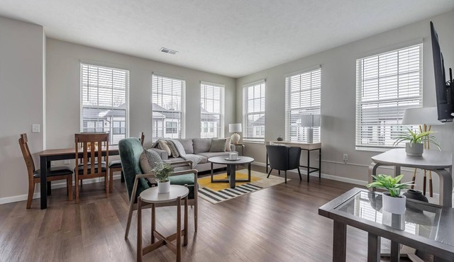 Landing | Stunning 2BD, Clubhouse, Game Room