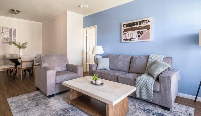 Landing | Stunning 2BD, Clubhouse, Pool