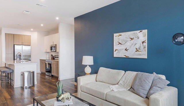 Landing | Stunning 2BD, Clubhouse, Pool