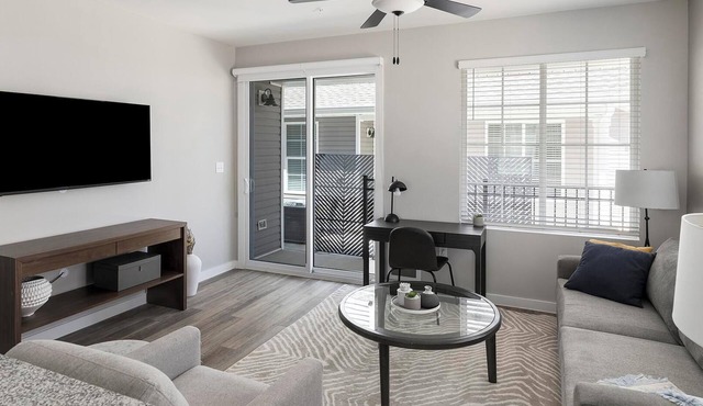 Landing | Stunning 2BD, Clubhouse, Pool