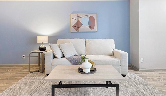 Landing | Stunning 2BD, Clubhouse, Pool
