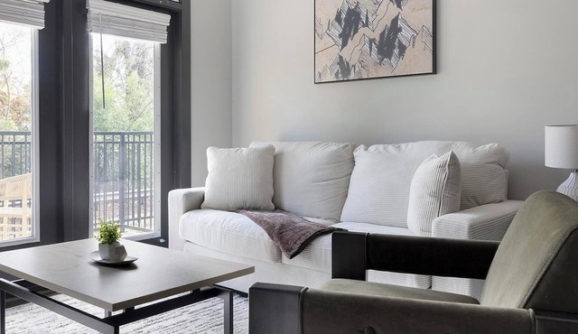 Landing | Stunning 2BD, Courtyard, Gym
