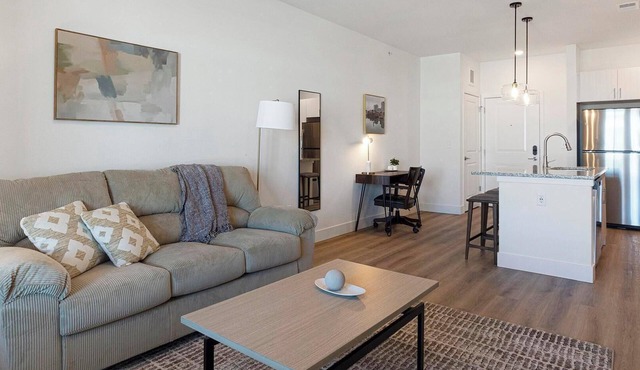 Landing | Stunning 2BD, Gym, Clubhouse