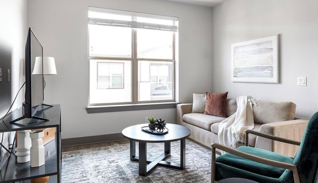 Landing | Stunning 2BD, Gym, Clubhouse