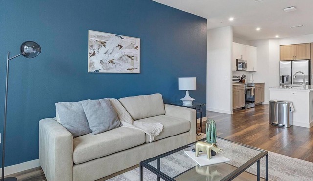 Landing | Stunning 2BD, Gym, Pool