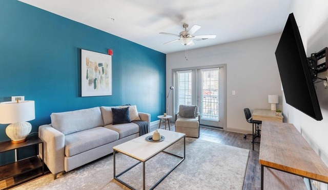 Landing | Stunning 2BD, Gym, Pool