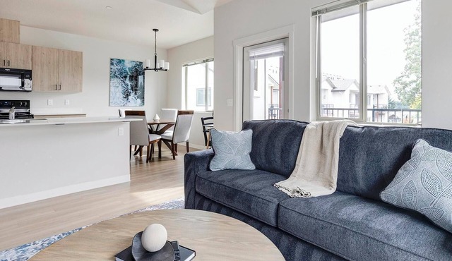 Landing | Stunning 2BD, Gym, Clubhouse