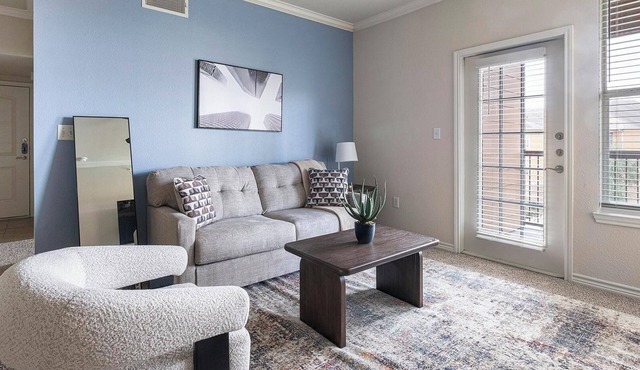 Landing | Stunning 2BD, Gym, Clubhouse