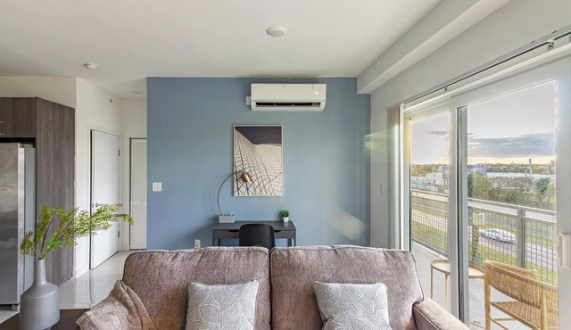 Landing | Stunning 2BD, Gym, Pool