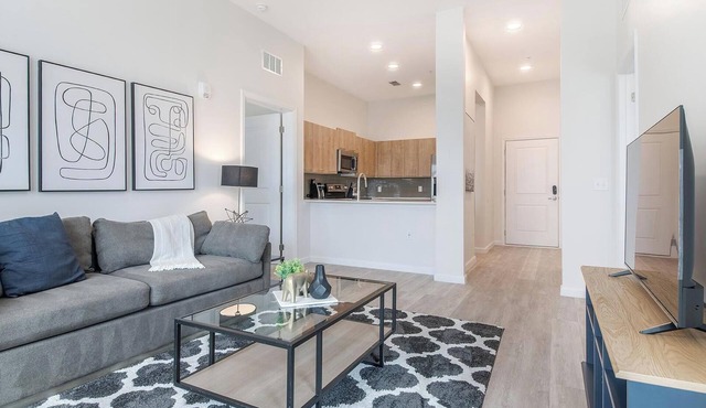 Landing | Stunning 2BD, Gym, Yoga Studio