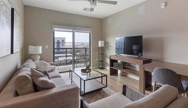 Landing | Stunning 2BD, Gym, Pool