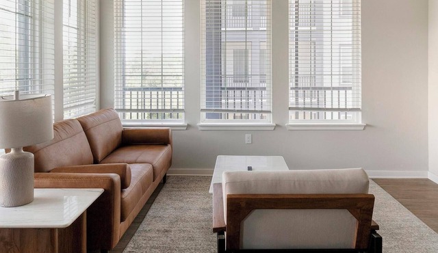 Landing | Stunning 2BD, Gym, Clubhouse