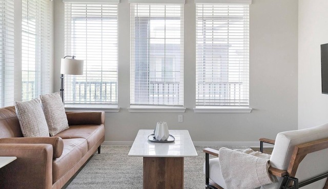 Landing | Stunning 2BD, Gym, Clubhouse