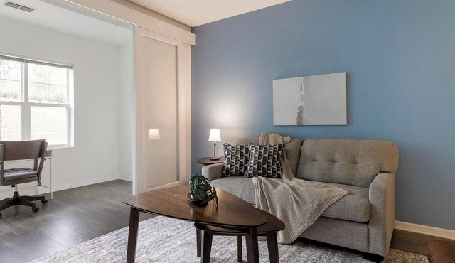 Landing | Stunning 2BD, Gym, Clubhouse