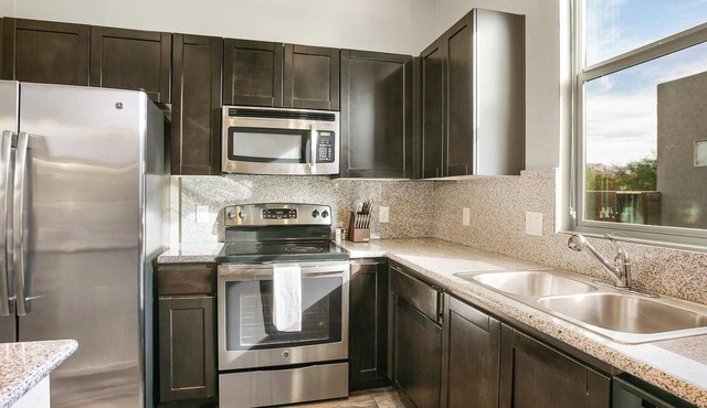 Landing | Stunning 2BD, Gym
