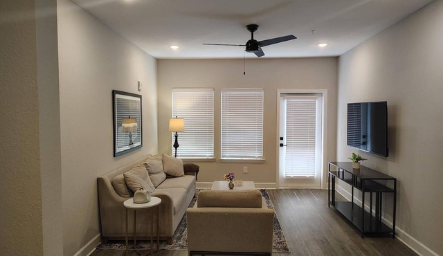 Landing | Stunning 2BD, Pool, Gym