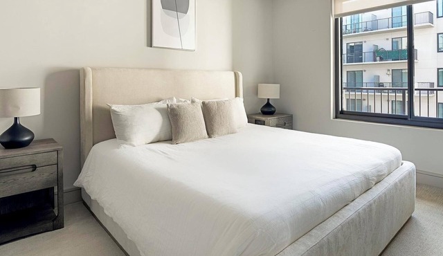 Landing | Stunning 2BD, Pool, Gym