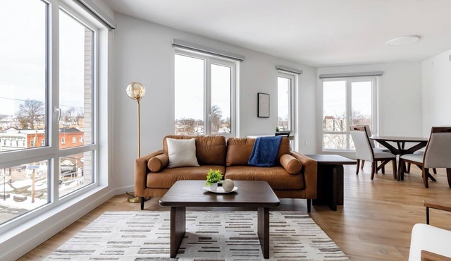 Landing | Stunning 2BD, Rooftop Lounge, Pool