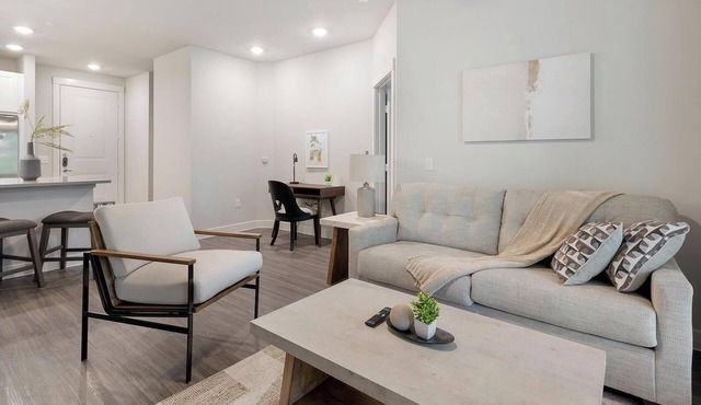 Landing | Stunning 2BD, Gym, Game Room