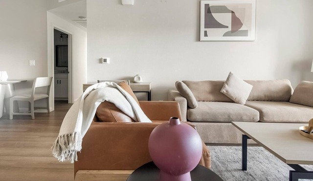 Landing | Stunning 2BD, Rooftop Lounge, Pool