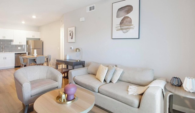 Landing | Stunning 2BD, Pool, Rooftop Lounge