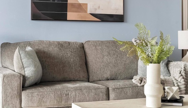 Landing | Stunning 2BD, Yoga Studio, Tennis Court