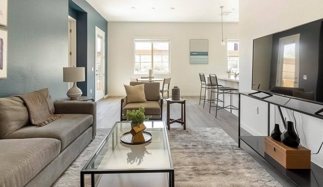 Landing | Stunning 2BD, Pool