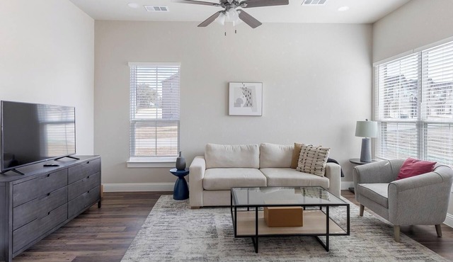 Landing | Stunning 3BD in Weatherford