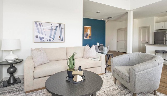 Landing | Stunning 3BD, Pool, Gym