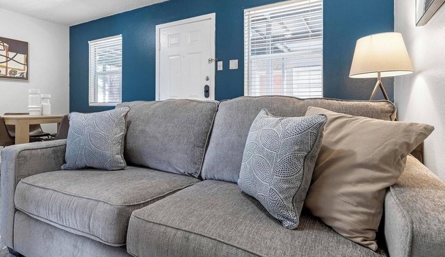 Landing | Stunning Studio, Clubhouse, Pool