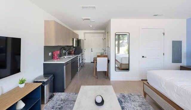 Landing | Stunning Studio, Gym