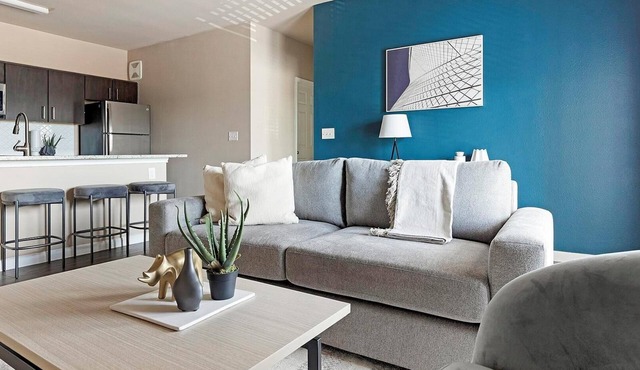 Landing | Stunning 1BD, Gym, Pool