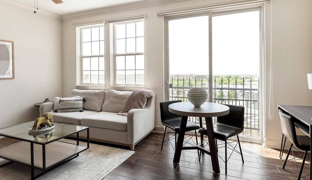 Landing | Stunning Studio, Pool, Clubhouse