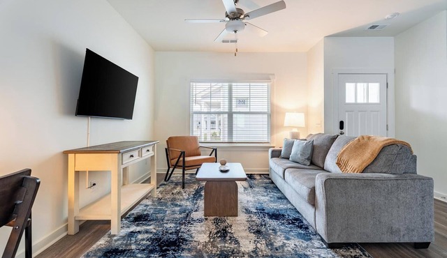 Landing | Stunning 2BD, Clubhouse, Gym