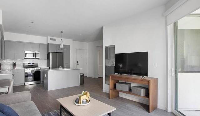 Landing | Stunning 1BD, Gym, Clubhouse