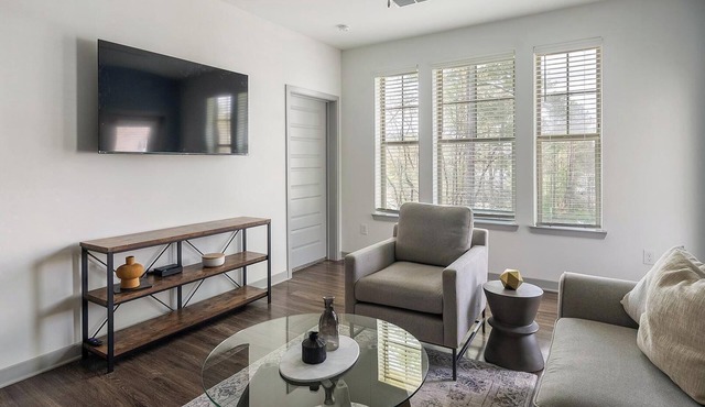 Landing | Stunning 2BD, Gym, Clubhouse