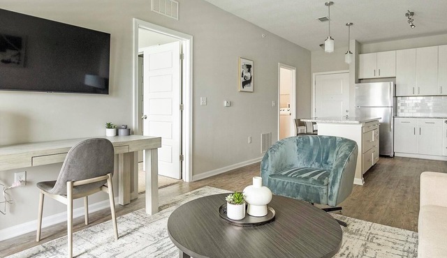 Landing | Stunning 1BD, Pool, Gym