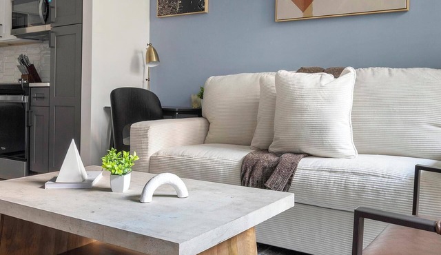 Landing | Stylish 1BD, Rooftop Lounge, Pool