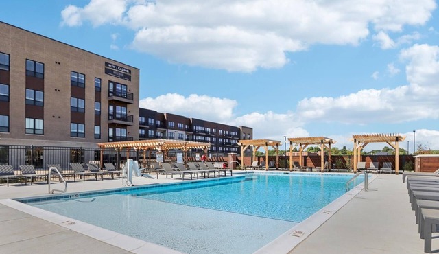 Landing | Stylish 1BD, Courtyard, Rooftop Lounge