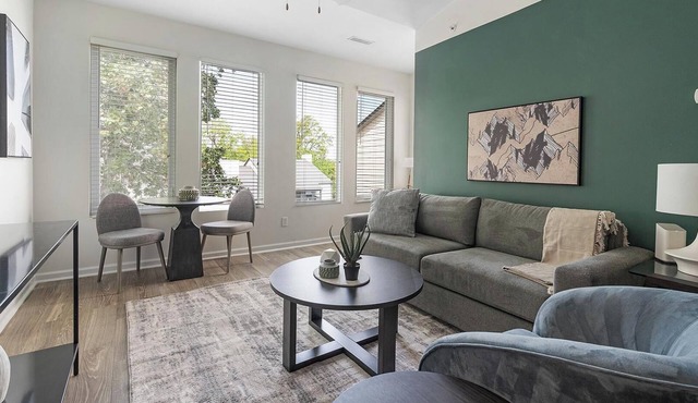 Landing | Stylish 1BD, Courtyard, Gym